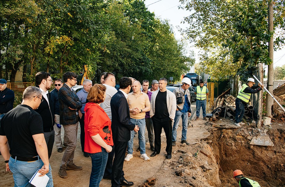 В округе обновляют участки тепловых сетей