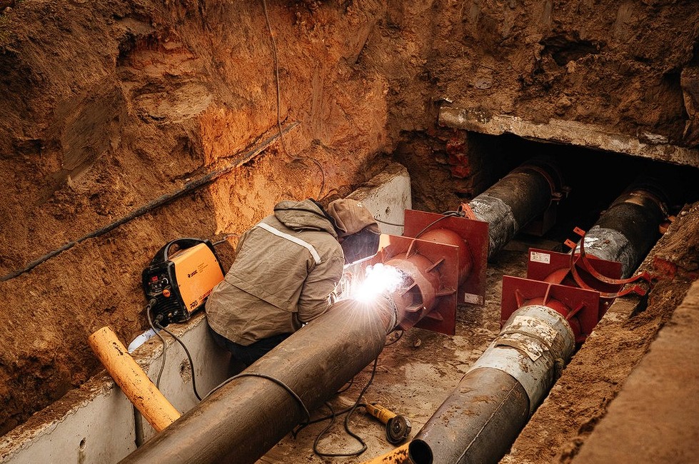 В округе обновляют участки тепловых сетей